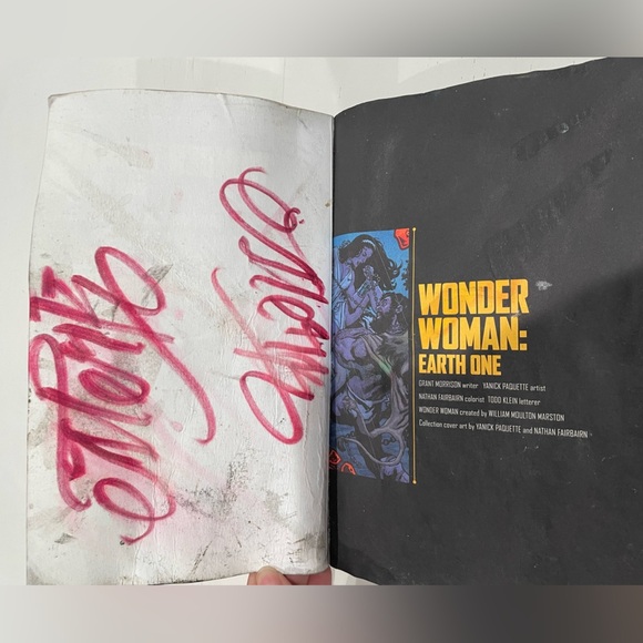 DC Comics Wonder Woman: Earth One. Book, comic book. Paperback - Picture 3 of 4